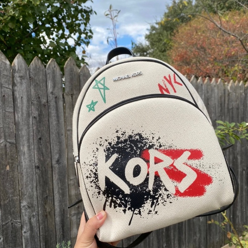 ๐ Unique Michael Kors backpack medium NWT $398 - Picture 2 of 10